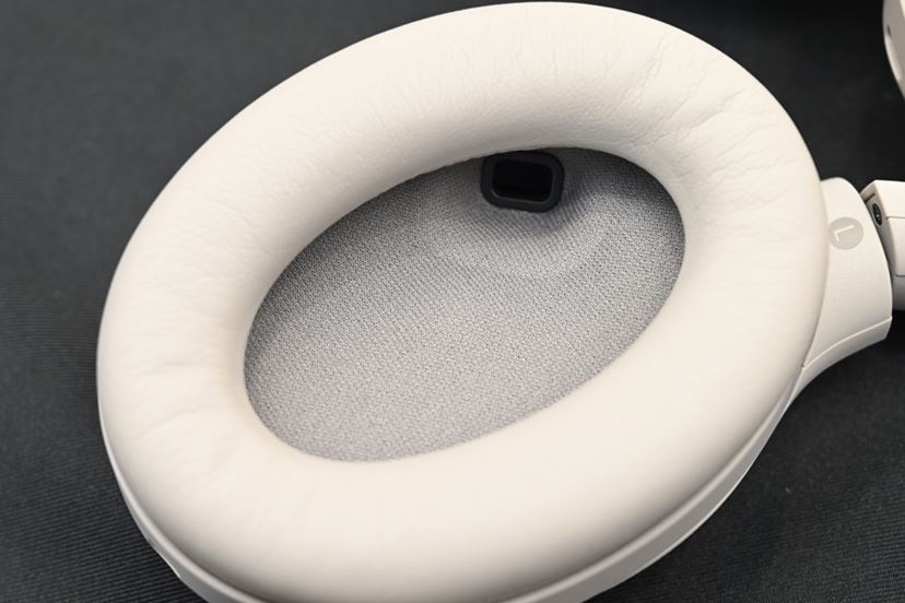ソニー「WH-1000XM4」ついに発表! ノイキャンヘッドホンの大 ソニー「WH-1000XM4」ついに発表! ノイキャンヘッドホンの大