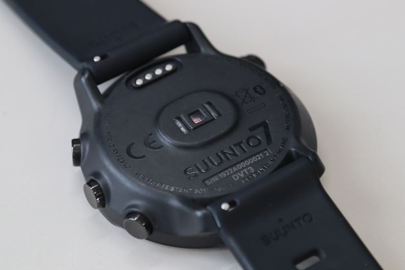 Wear OS」搭載のスマートウォッチ「スント7」を2週間着けて