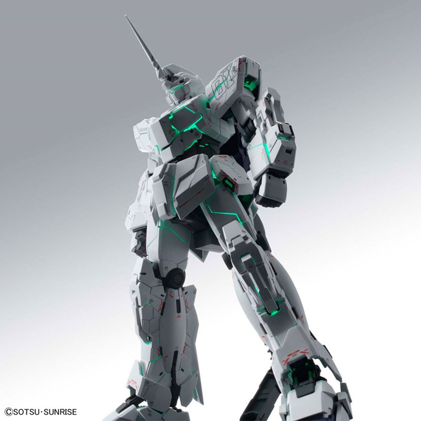 LEDシートを搭載する最上級MG「ユニコーンガンダム Ver.Ka」は