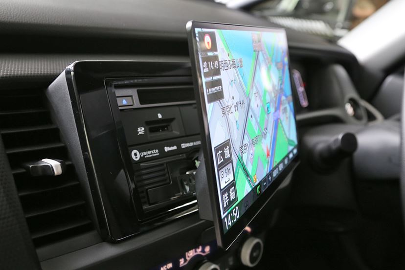 カーナビに“有機EL”採用！ 新型「ストラーダ」の進化を実機で