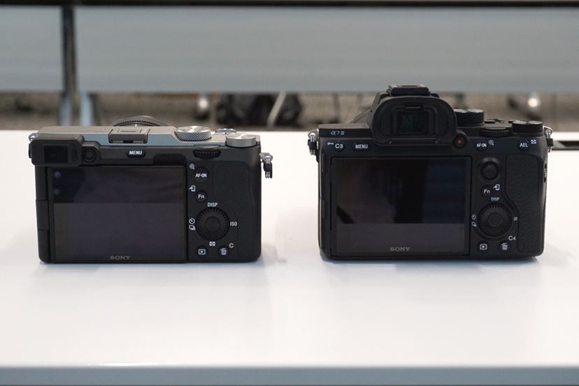ソニーが小型フルサイズミラーレス「α7C」発表。「α7 III」の
