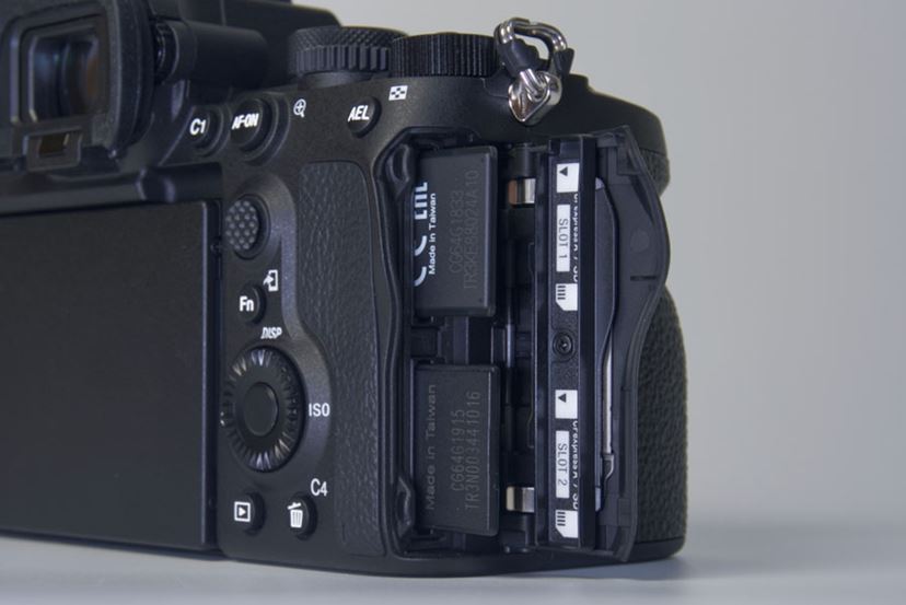 ソニー「α7S III」：動画向けミラーレスカメラの最高峰モデルを先行