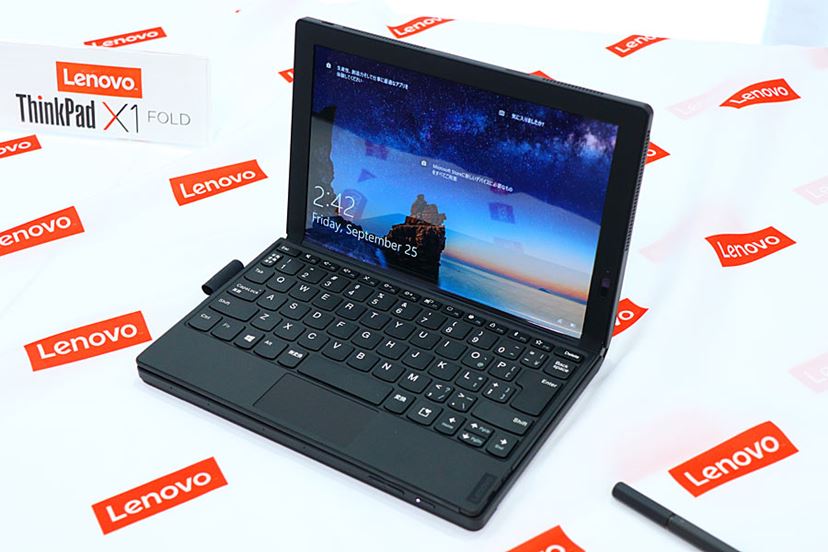曲がって小さくなる！ 折りたたみOLED搭載の「ThinkPad X1 Fold」実機