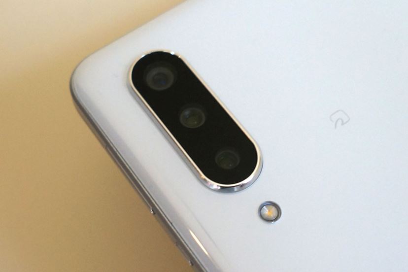 サウンド・映像に強い5Gスマホ「AQUOS zero5G basic DX SHG02