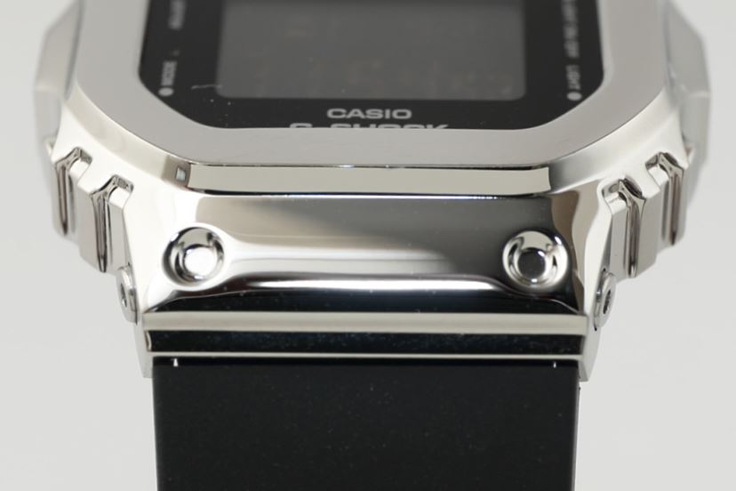 異例だらけ！ 「G-SHOCK」人気スクエアモデルが小型＆メタル