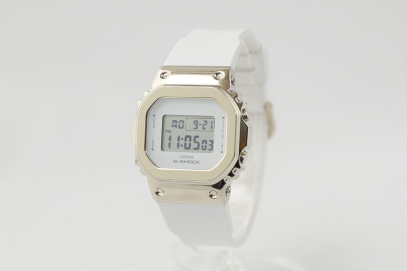 異例だらけ！ 「G-SHOCK」人気スクエアモデルが小型＆メタル