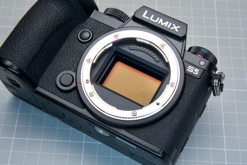 LUMIX「DC-S5」レビュー。シリーズ最小&最軽量のフルサイズ LUMIX「DC-S5」レビュー。シリーズ最小&最軽量のフルサイズ