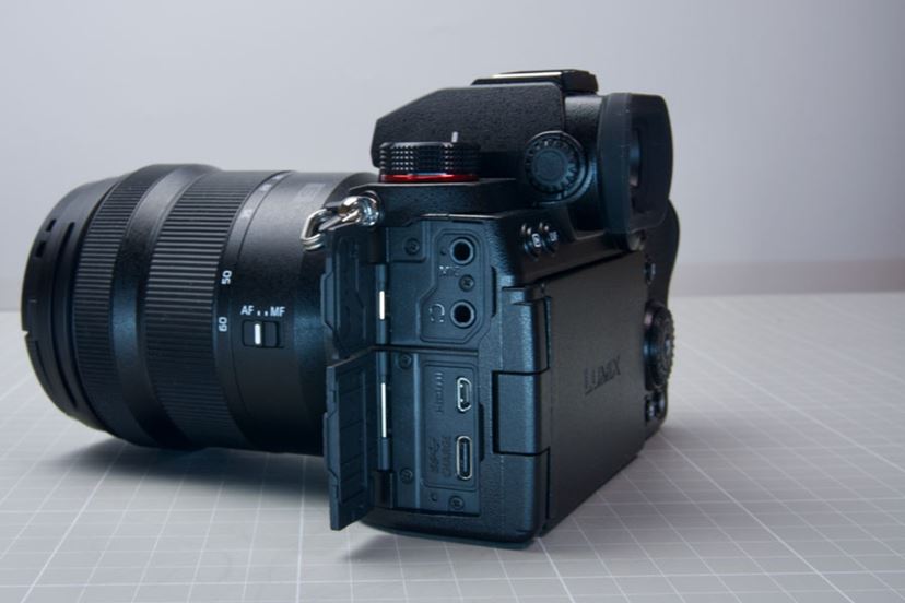 □新品同様品□パナソニック Panasonic LUMIX S5 ボディ DC-S5 フル