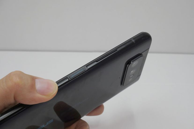 ASUS「ZenFone 7」レビュー。フリップカメラに大容量5000mAhバッテリー