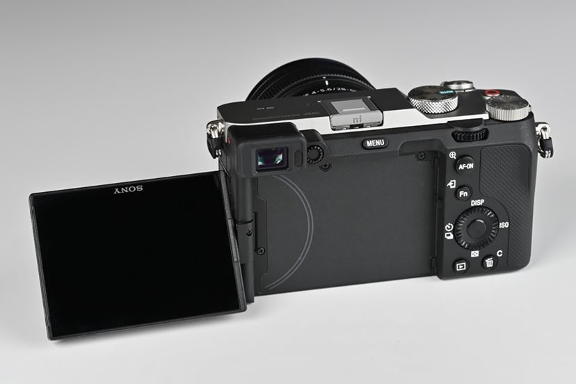ソニー「α7C」レビュー。静止画・動画の両面で「いいところ、気になる