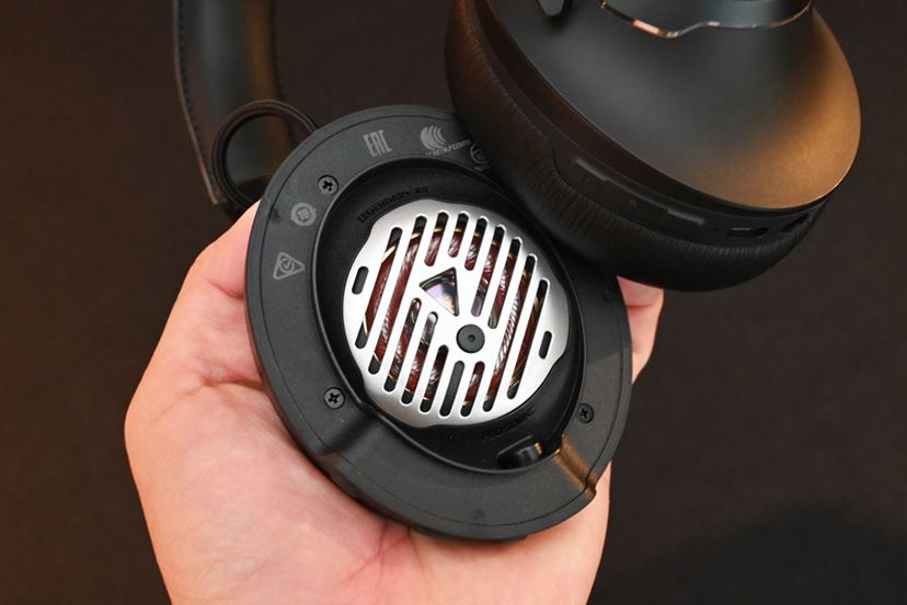JBL・CLUB950NC・ワイヤレスヘッドフォン・専用ケース付き 中古品 JBL Club 950NC | ワイヤレスノイズキャンセリングオーバー