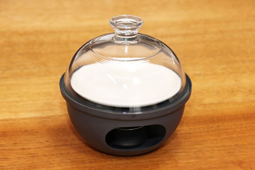 卓上で燻製を作って味わう！ 固形燃料で加熱する雰囲気も楽しい