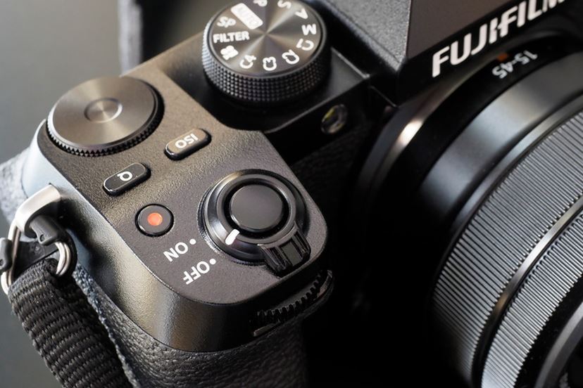 操作性抜群の富士フイルム「X-S10」と「XF 50mmF1.0」で宵闇迫る