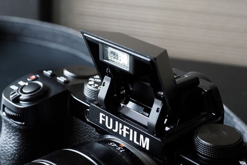 操作性抜群の富士フイルム「X-S10」と「XF 50mmF1.0」で宵闇迫る二子