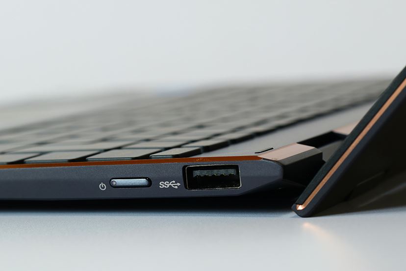 Tiger Lake搭載の「ZenBook Flip S」は、上品なデザインかつ実用 Tiger Lake搭載の「ZenBook Flip S」は、上品なデザインかつ実用