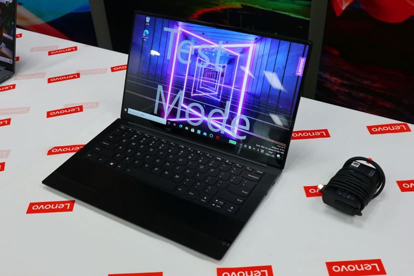 【超美品・保証あり】Lenovo Yoga Slim 750i Carbon p17_l.jpg