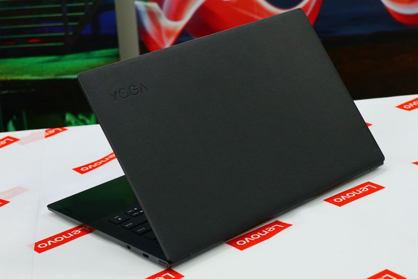 レノボ、約966gの“白パソ”「YOGA Slim 750i Carbon」発表 - 価格