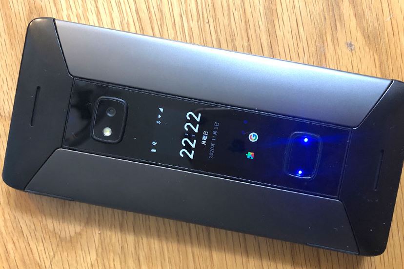 あえて今、PDAの遺伝子を継ぐスマホ「Cosmo Communicator」と「HP200LX