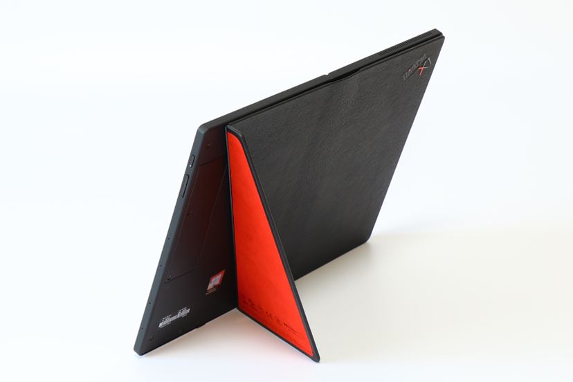 小さく持ち運んで大きく使える！ 画面折りたたみ式PC「ThinkPad