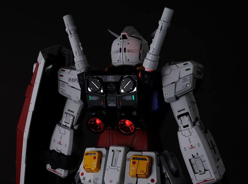 ビーム・サーベル」が光る！ “解放された”1/60「RX-78-2」でガンプラの