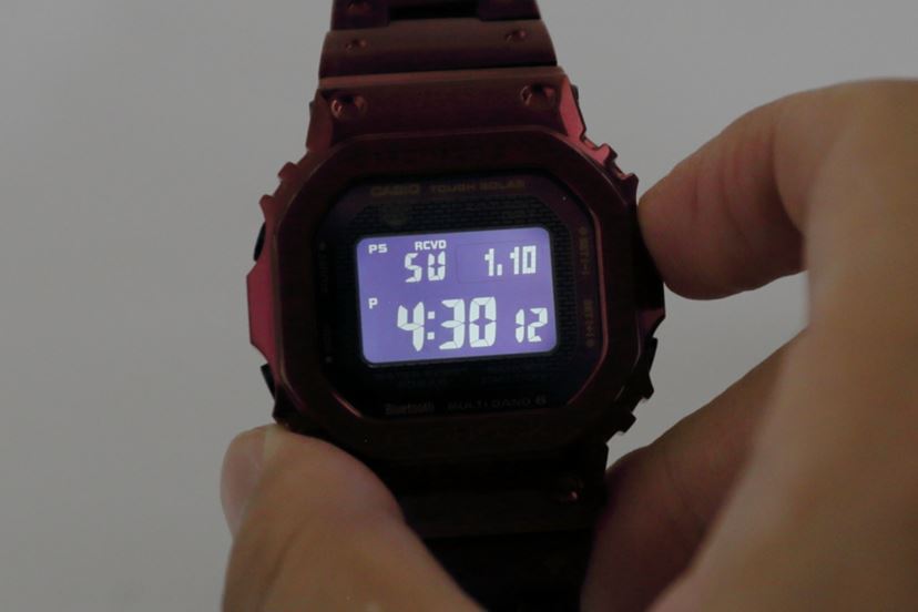 即完売必至！ G-SHOCK人気No.1フルメタルスクエアに極上の「赤