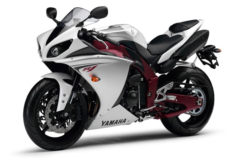 ホンダ CBR & ヤマハ YZF-R1 モデル CBR1000RR-R」のライバル車に試乗！公道でもシビれる加速感が