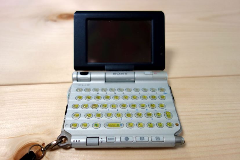 時代を超えて、2003年ソニーの名機「CLIE PEG-UX50」と「F(x)tec Pro1」を比較レビュー！ - 価格.comマガジン