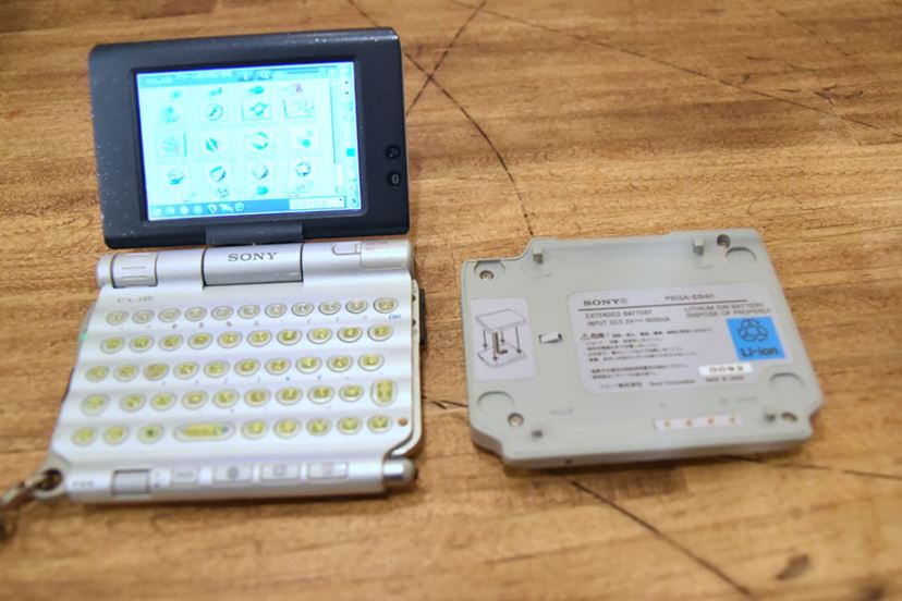 時代を超えて、2003年ソニーの名機「CLIE PEG-UX50」と「F(x)tec Pro1」を比較レビュー！ - 価格.comマガジン