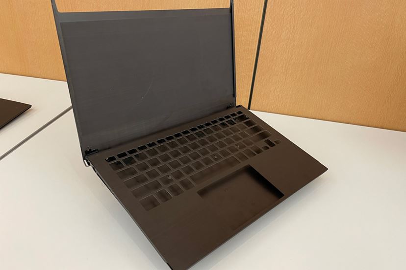 久しぶりにワクワクするVAIOが登場！ フルカーボンボディの新「VAIO Z