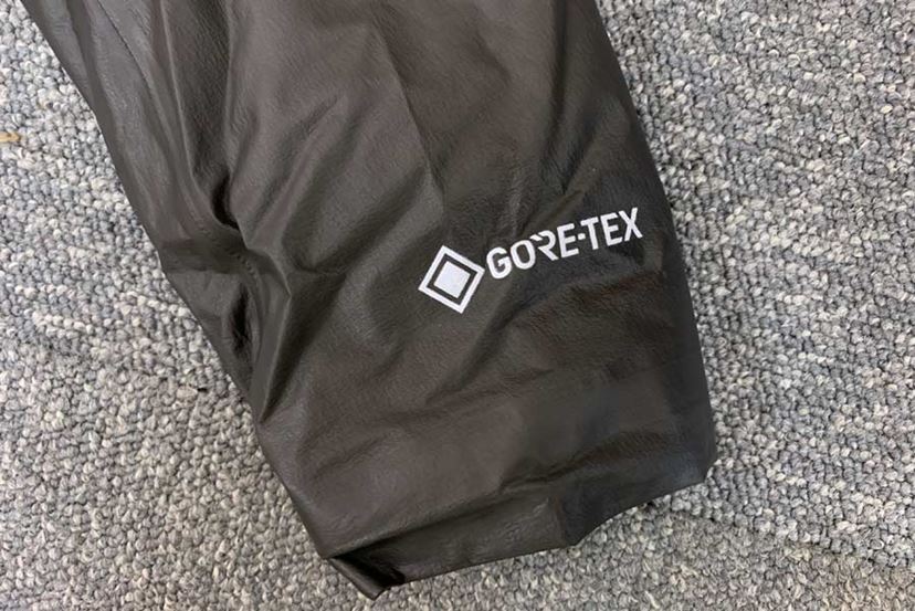 雨粒が転がる！ 「ホカ オネオネ×GORE-TEX」の比類なきラン