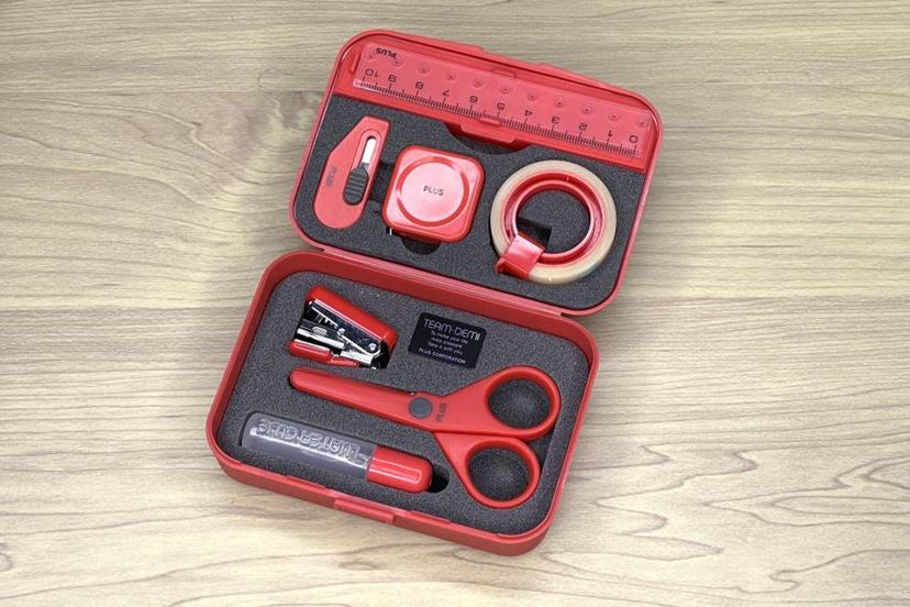 コレわかる人40歳以上!? 伝説の文具セット「チームデミ」が令和版に