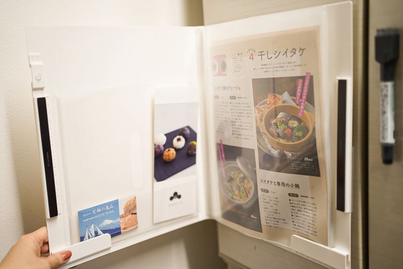 冷蔵庫に見開きで貼れるファイル」など、キッチンで大活躍する文具3選 