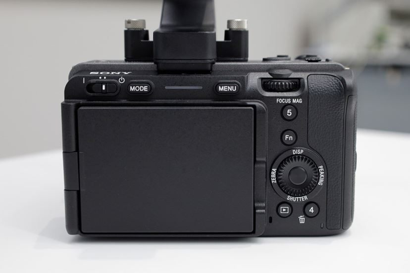 ソニー、αっぽいシネマカメラ「FX3」発表。α7S IIIもいいけど ソニー、αっぽいシネマカメラ「FX3」発表。α7S IIIもいいけど