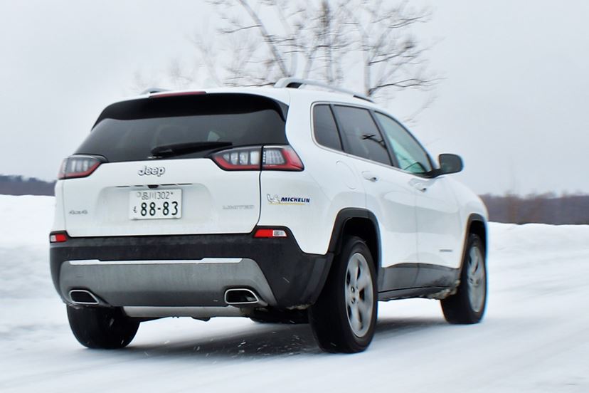 雪道でも快適！ 走破性の高さが魅力のジープ「レネゲード 4xe