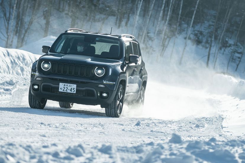 雪道でも快適！ 走破性の高さが魅力のジープ「レネゲード 4xe