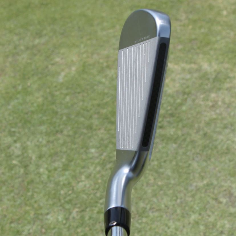 全番手7番の長さ「KING RADSPEED ワンレングスアイアン」を打っ