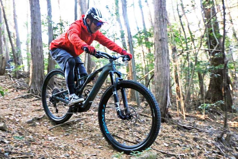 e-MTBとは思えないほどの軽快な走りが楽しめる！ スペシャライズド「LEVO SL EXPERT CARBON」 - 価格.comマガジン