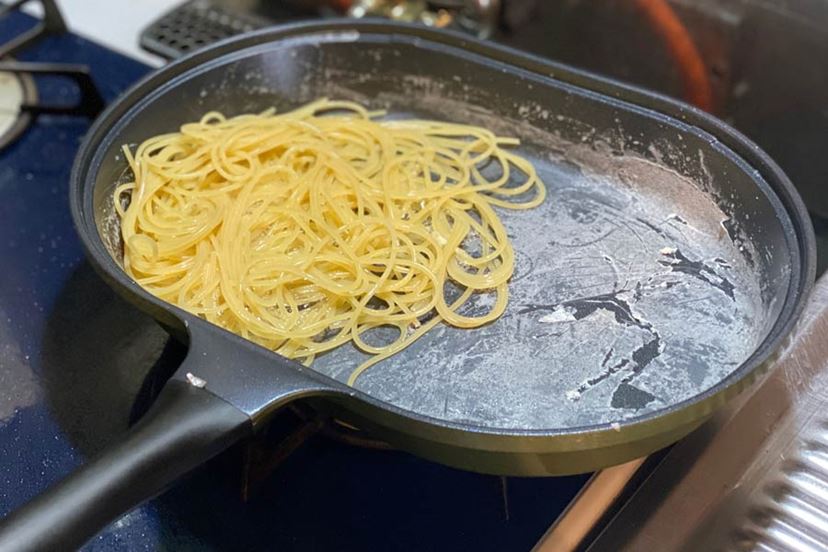 スパゲティ フライパン 湯切りしない トップ