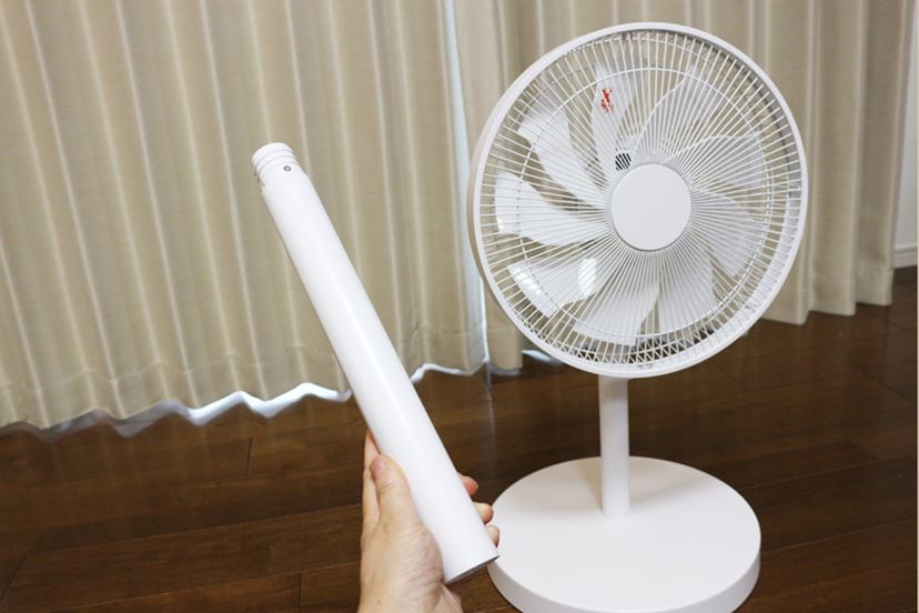 使わない時もじゃまにならない！ 使用時の約1/4の高さで収納