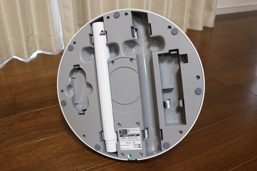 使わない時もじゃまにならない！ 使用時の約1/4の高さで収納