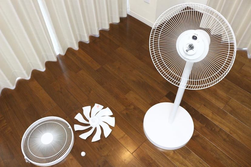 使わない時もじゃまにならない！ 使用時の約1/4の高さで収納