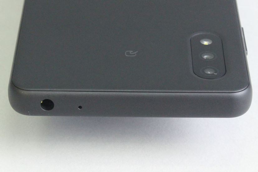 ユーザー評価が分かれるXperiaの異色エントリー機、ソニー