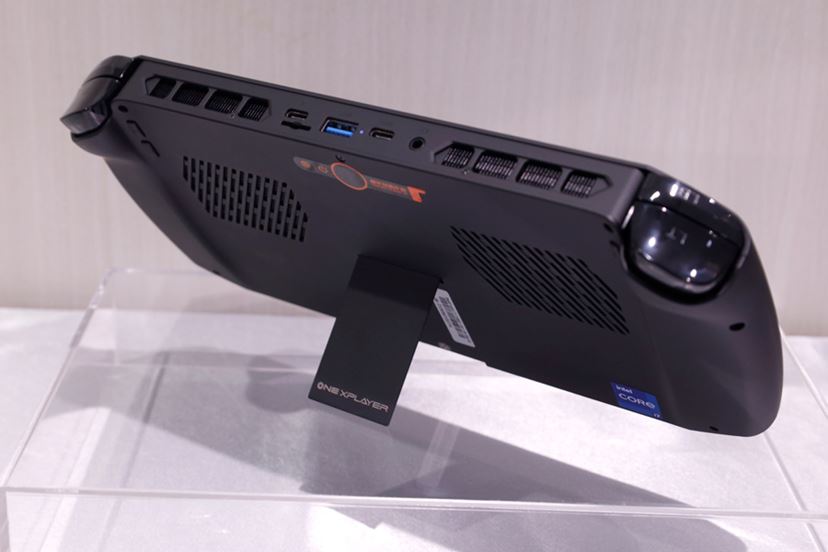 完全にゲーム機!? テックワンがゲーミングに特化したUMPC