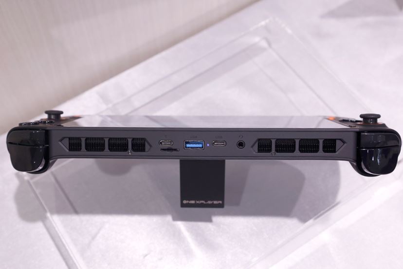 ⭐︎ムッちゃん⭐︎ Xeon搭載ゲーミングパソコン 新品SSD 512GB 最新ゲーミング最速CPU「Ryzen 7 9800X3D」搭載！TSUKUMOのミニ