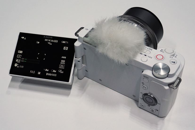 いろんなレンズでVlogを！ ソニーがレンズ交換式の「VLOGCAM ZV
