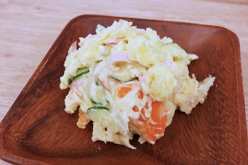 本体幅が小さくなった! 食材をつぶしたり、泡立てもできる新型 本体幅が小さくなった! 食材をつぶしたり、泡立てもできる新型