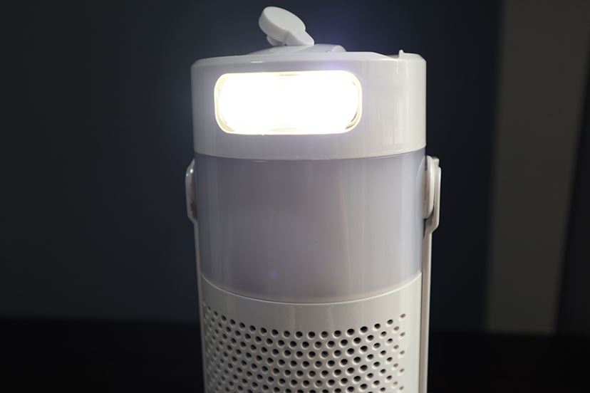水と塩でスマホを10回充電!? 「マグネ充電器」を防災セットに