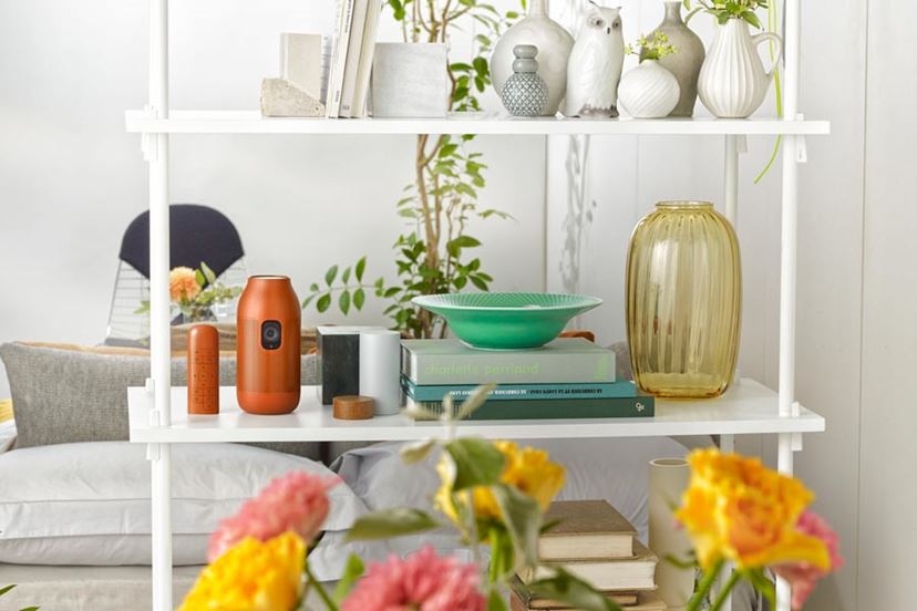 popInのコンパクトプロジェクター「Aladdin Vase」は花瓶みたいで“飾り