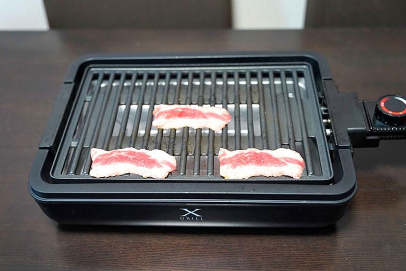 煙と油ハネが激減！ 最強のホットプレート「XGRILL」で焼肉がはかどる