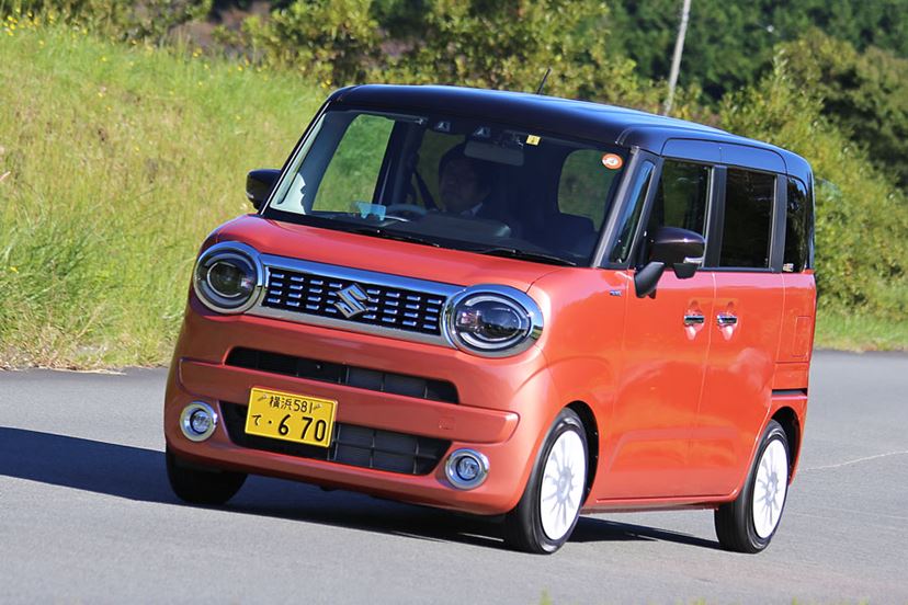 スライドドアが付いた「ワゴンRスマイル」は街中で運転しやすい！燃費